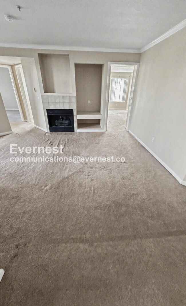 Building Photo - Modern Comfort Meets Mountain Views / 3 beds & 2 Bath / Coming Soon!