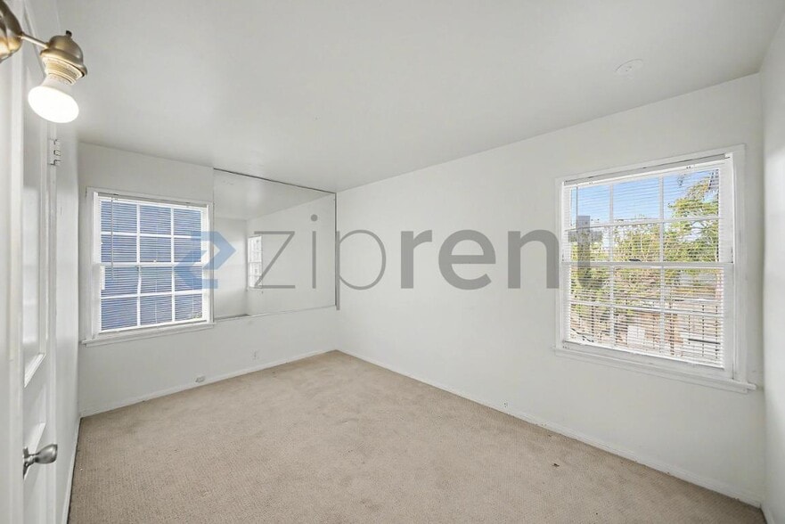 Building Photo - Unit
