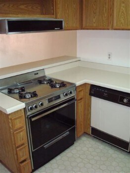 Building Photo - 3 bedroom 2 bath in great neighborhood in ...