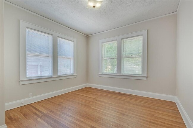 Building Photo - 812 Adair Ave NE