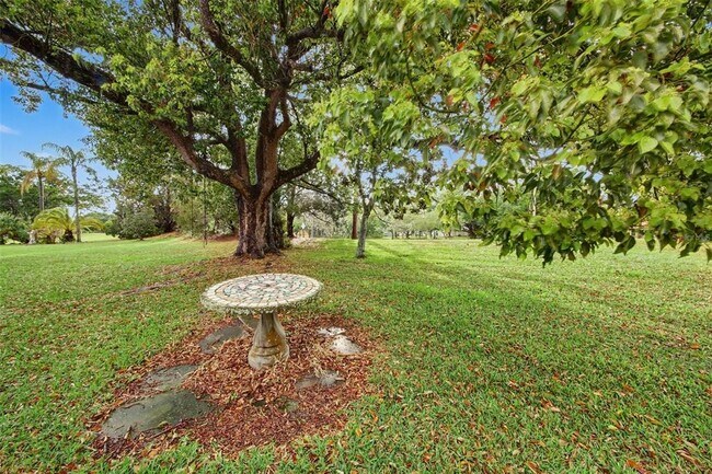 Building Photo - 5033 Loyola Ln