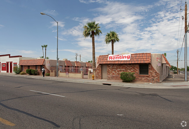 Primary Photo - Beautiful One Bedroom One Bathroom on Ariz...