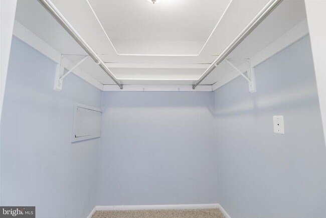 Building Photo - 10239 Prince Pl