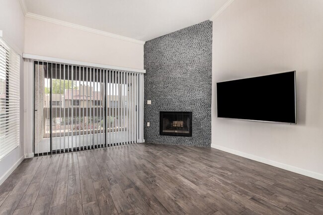 Building Photo - Stylish 2 Bed, 2 Bath Oasis in the Heart o...