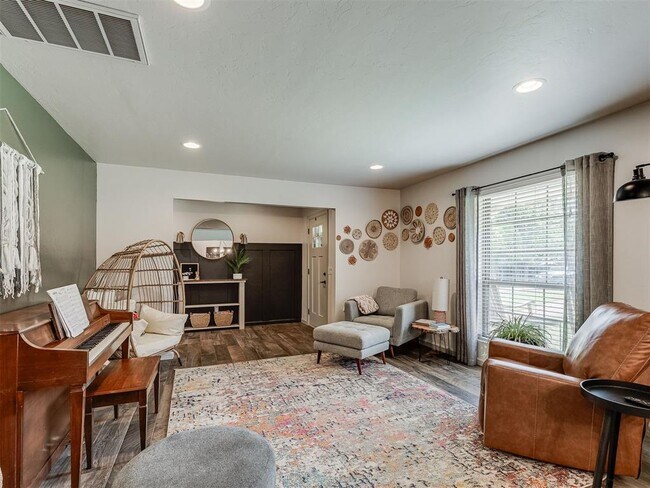 Building Photo - 801 Rock Hollow Rd