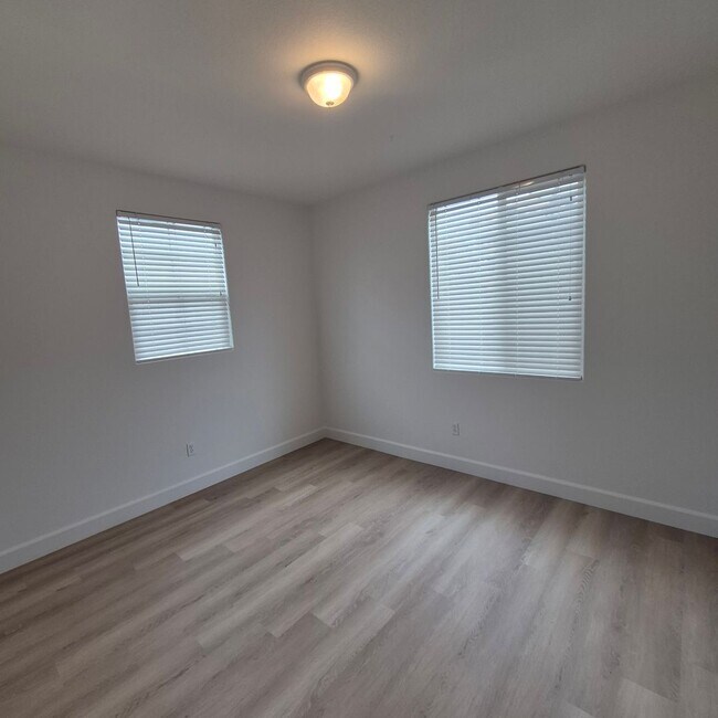 Building Photo - Natomas Home available for Speedy Move in.