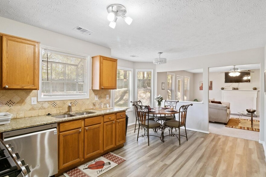 Building Photo - Spacious Lithonia Gem in a Quiet Community