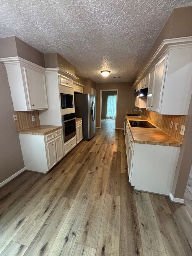 Building Photo - 15702 Oxenford Dr