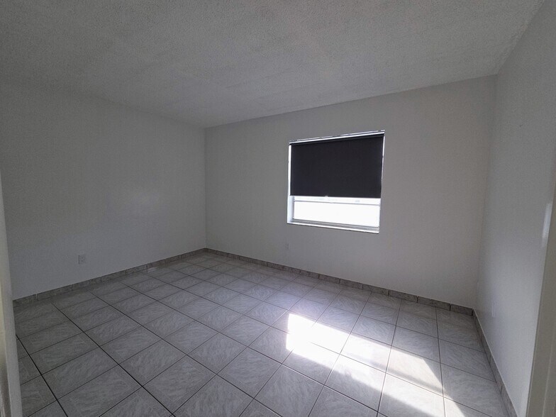 Building Photo - 6825 W Flagler St