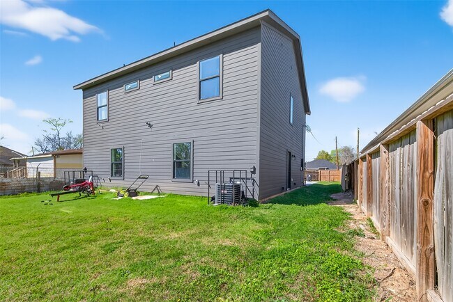 Building Photo - 4624 Maggie St