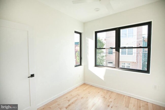 Building Photo - 2539 Collins St