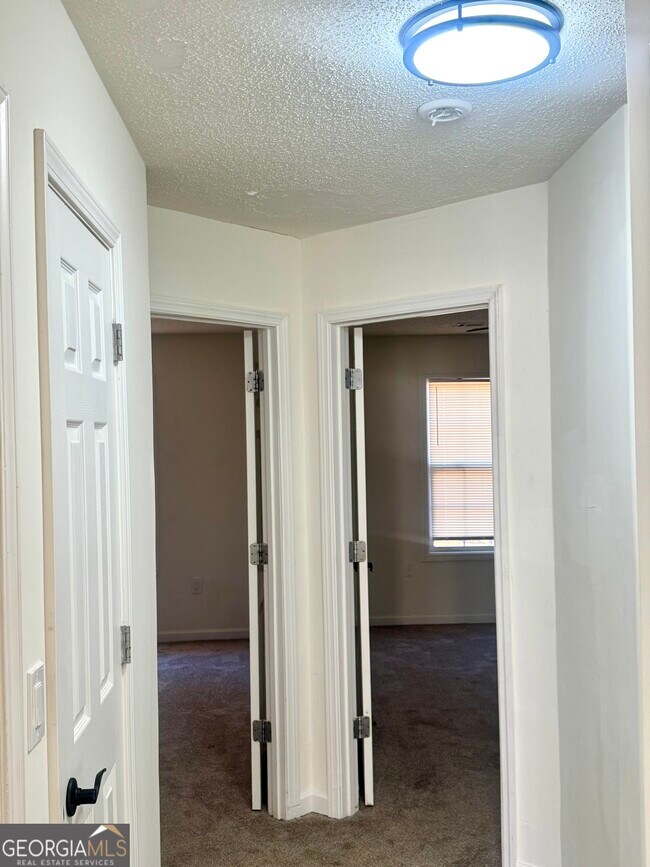 Building Photo - 1215 Palmer Dr