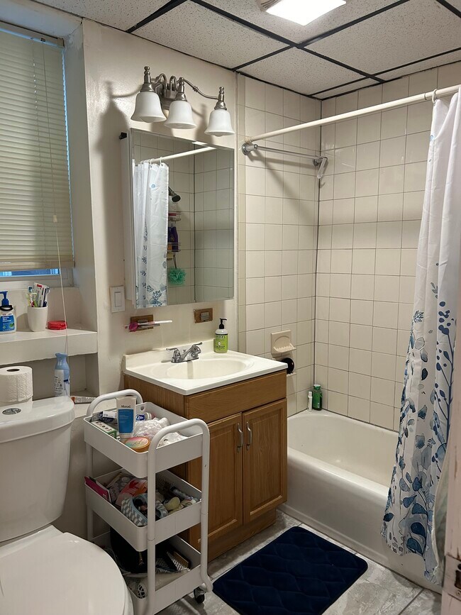 Bathroom - 828 Parker St