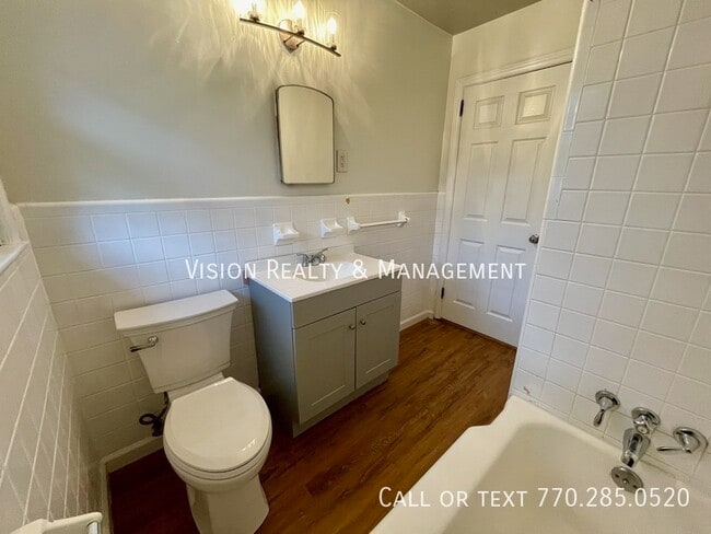 Building Photo - 6328 Oakview Ln