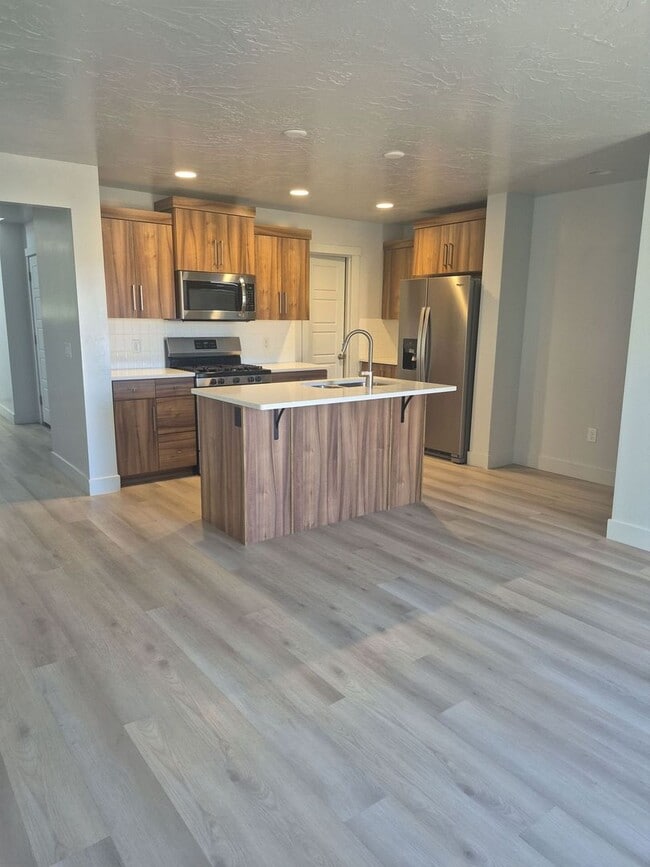 Building Photo - 4051 Cerro Wy
