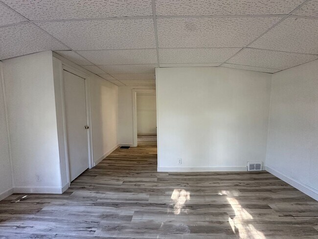 Building Photo - 55 Poplar St