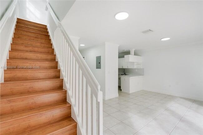 Building Photo - 9481 SW 78th Ave