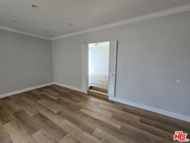 Building Photo - 2107 Beachwood Dr