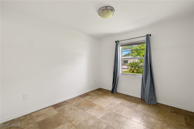 Building Photo - 2150 Aruba Ave