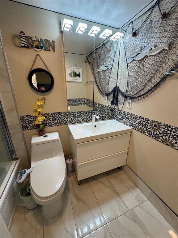 Building Photo - 3058 Cambridge C