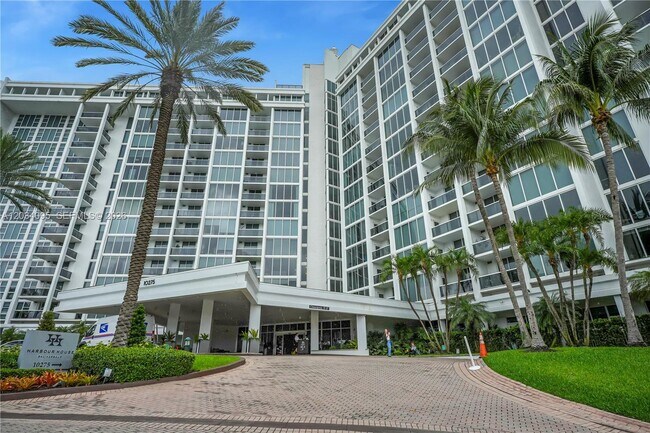 Building Photo - 10275 Collins Ave
