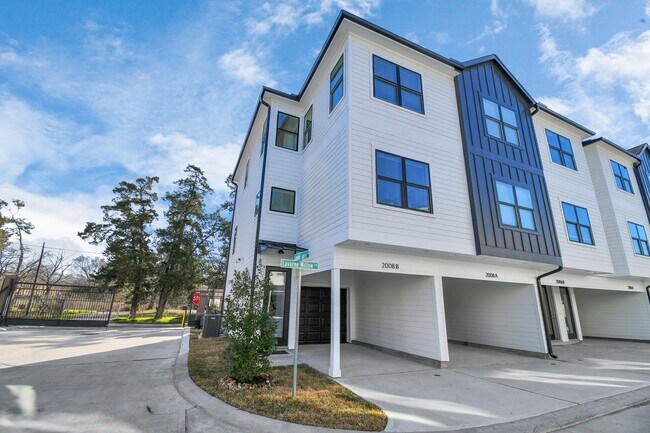 Building Photo - 2008 Laverne Holw Ln