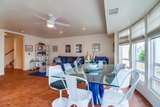 Building Photo - Private Rooftop Deck South Mission Beach