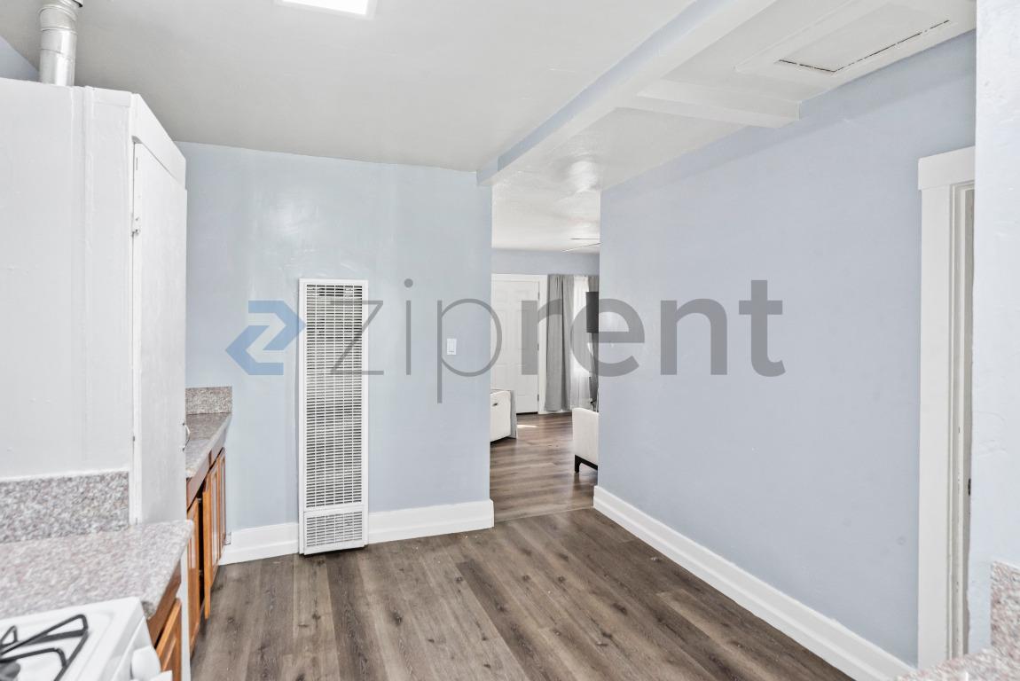 Building Photo - Unit 5915