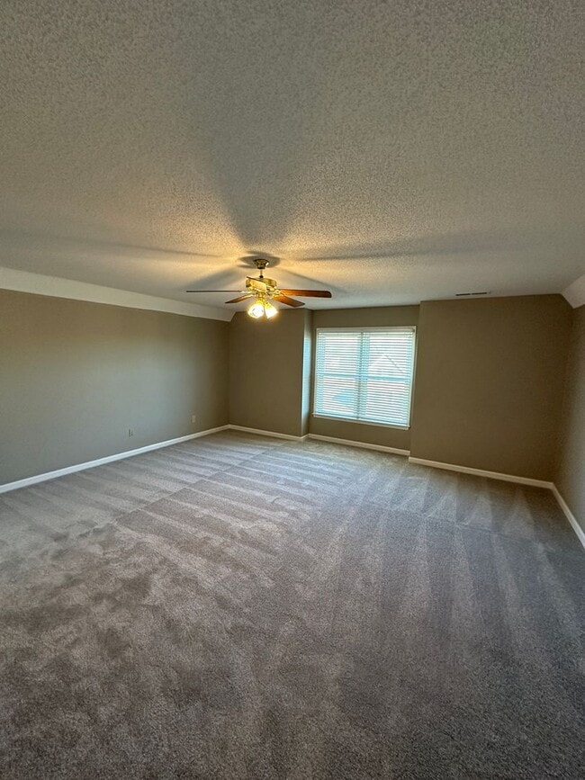 Building Photo - Elegant 4 BR w/POOL MAINTENANCE INCLUDED near Cherokee Valley Golf Club