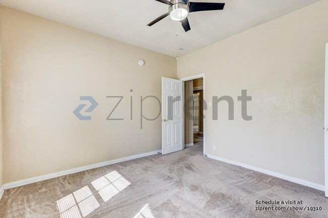 Building Photo - 4062 S Budlong Ave