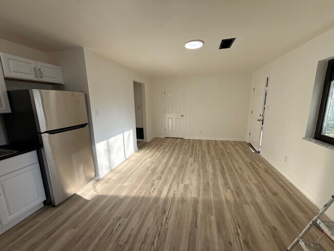 Building Photo - Kirkup Ave