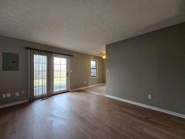 Building Photo - 3 Bedroom, 2.5 Bath Townhouse in Beavercreek!