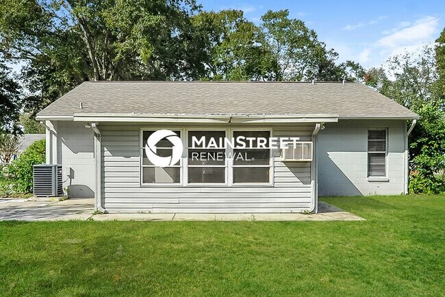 Building Photo - 3 Bedroom Pet-Friendly Home in Lakeland, FL with Main Street Renewal