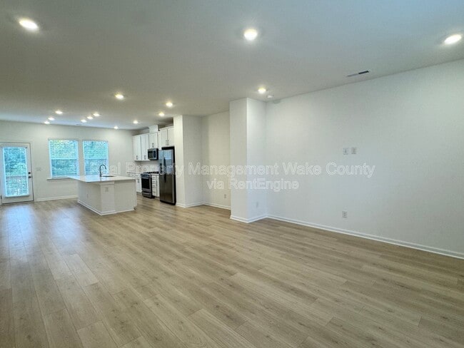 Building Photo - 416 Rowe Wy