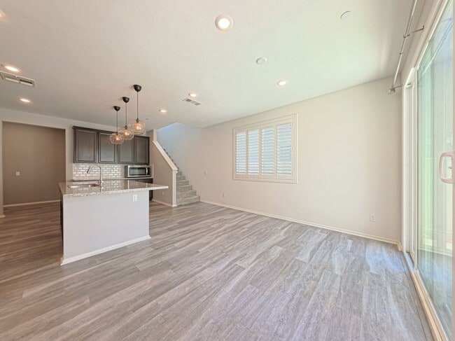 Building Photo - 5338 Mariner Ln