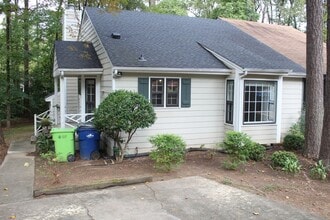 Building Photo - 5921 Applewood Ln