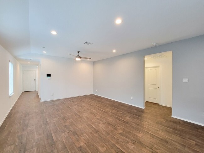 Building Photo - Welcome to your next home in the heart of Downtown Cleveland, Texas! This inviting 3-bedroom, 2-b...