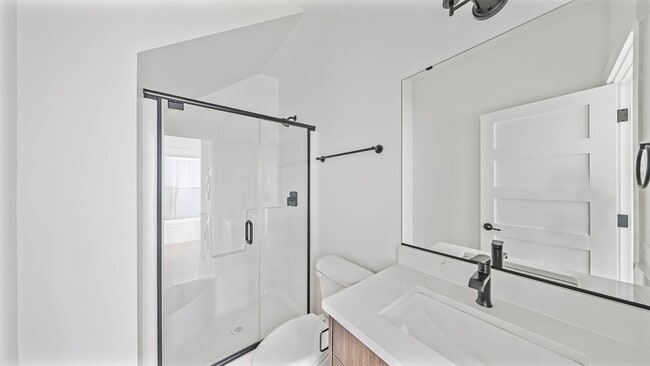 Building Photo - 3 Bed 2 Bath - A/C Mini-split - Fabulous Floor Plan - Garage