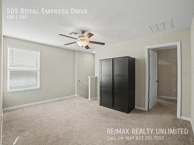 Building Photo - 509 Royal Empress Dr
