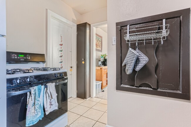 Building Photo - 759 Bellaire St