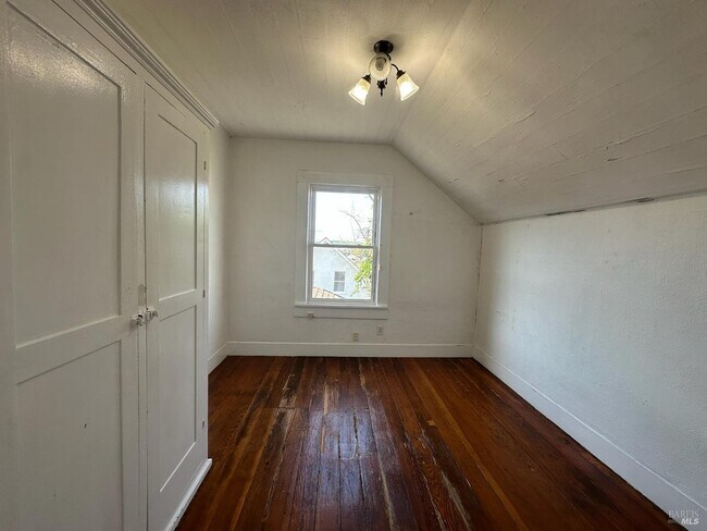 Building Photo - 519 Virginia St