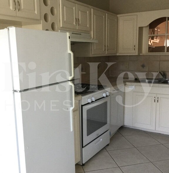 Building Photo - 900 W Bloxham St