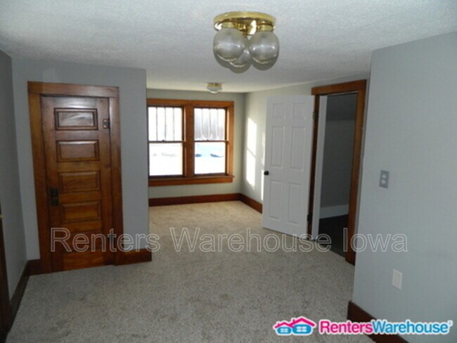 Building Photo - 1008 S Jefferson Way