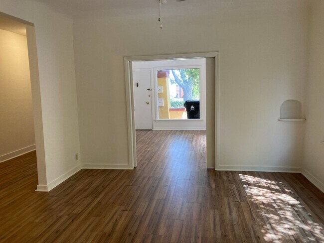 Building Photo - 1015 3/4-929 W Kensington Rd