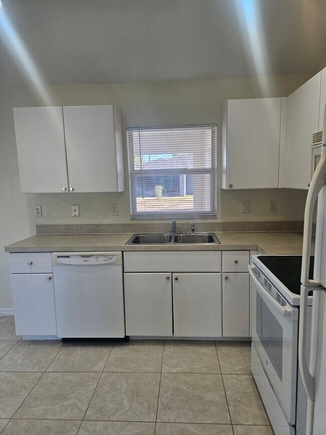 Building Photo - 7450 Blutter Rd