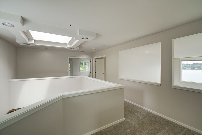 Building Photo - 4bd/3.5ba Mercer Island Home