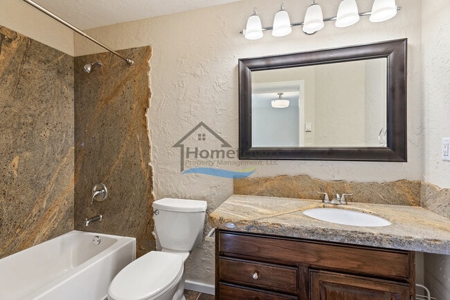 Building Photo - 3 Bedroom 2 Bath home with unique charm right off of 15th in Coeur d'Alene!