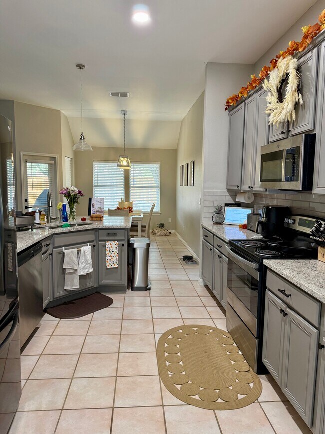 Building Photo - 1353 Pecan Ridge