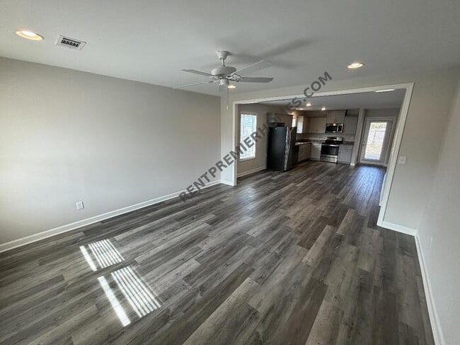 Building Photo - 224 Bradford Circle - Available Now!