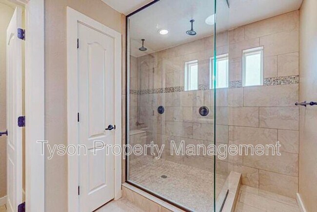 Building Photo - 1667 Domino Dr SE